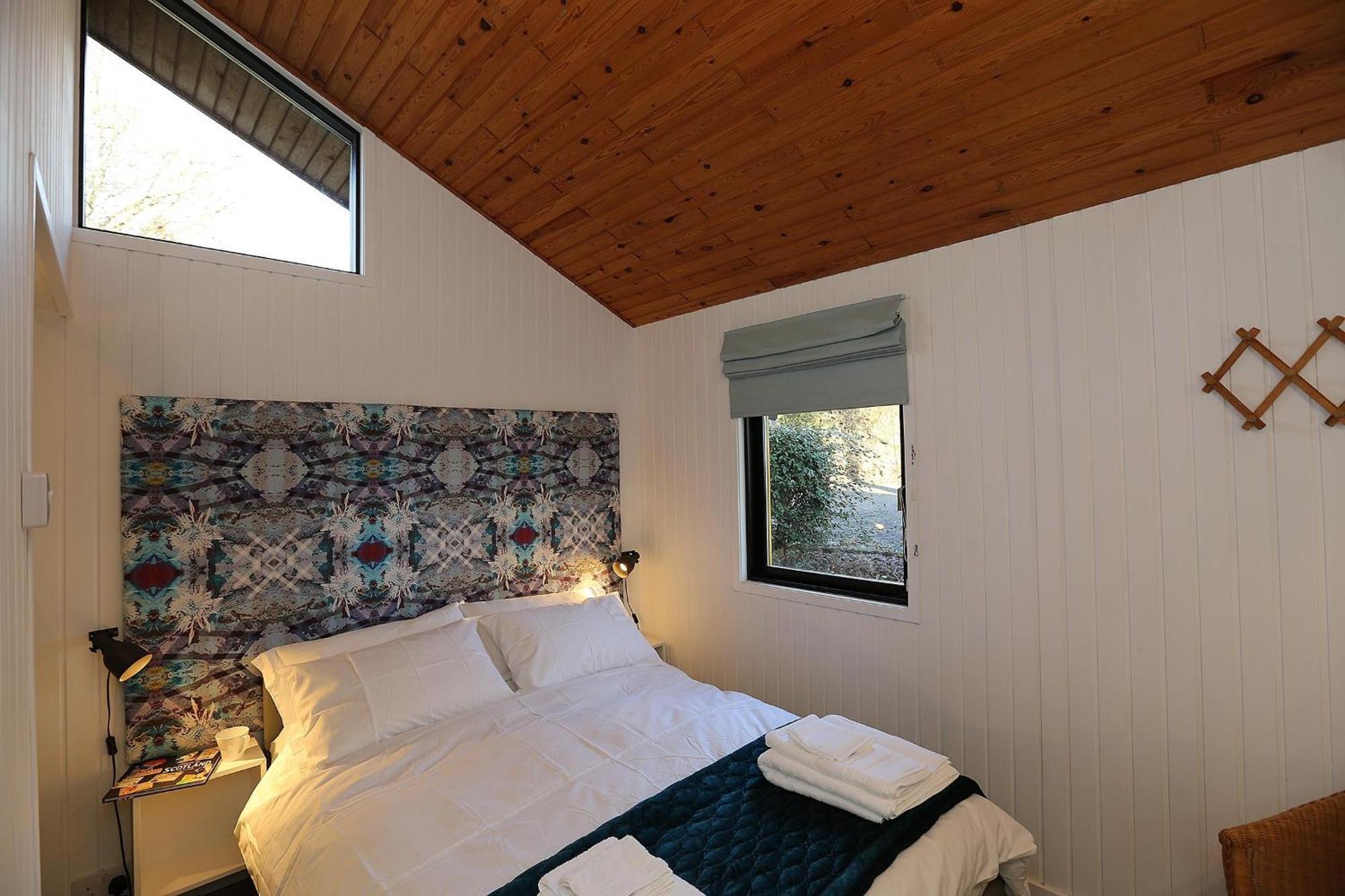 Cosy Modern Nordic W/ Loch View & Log Burner