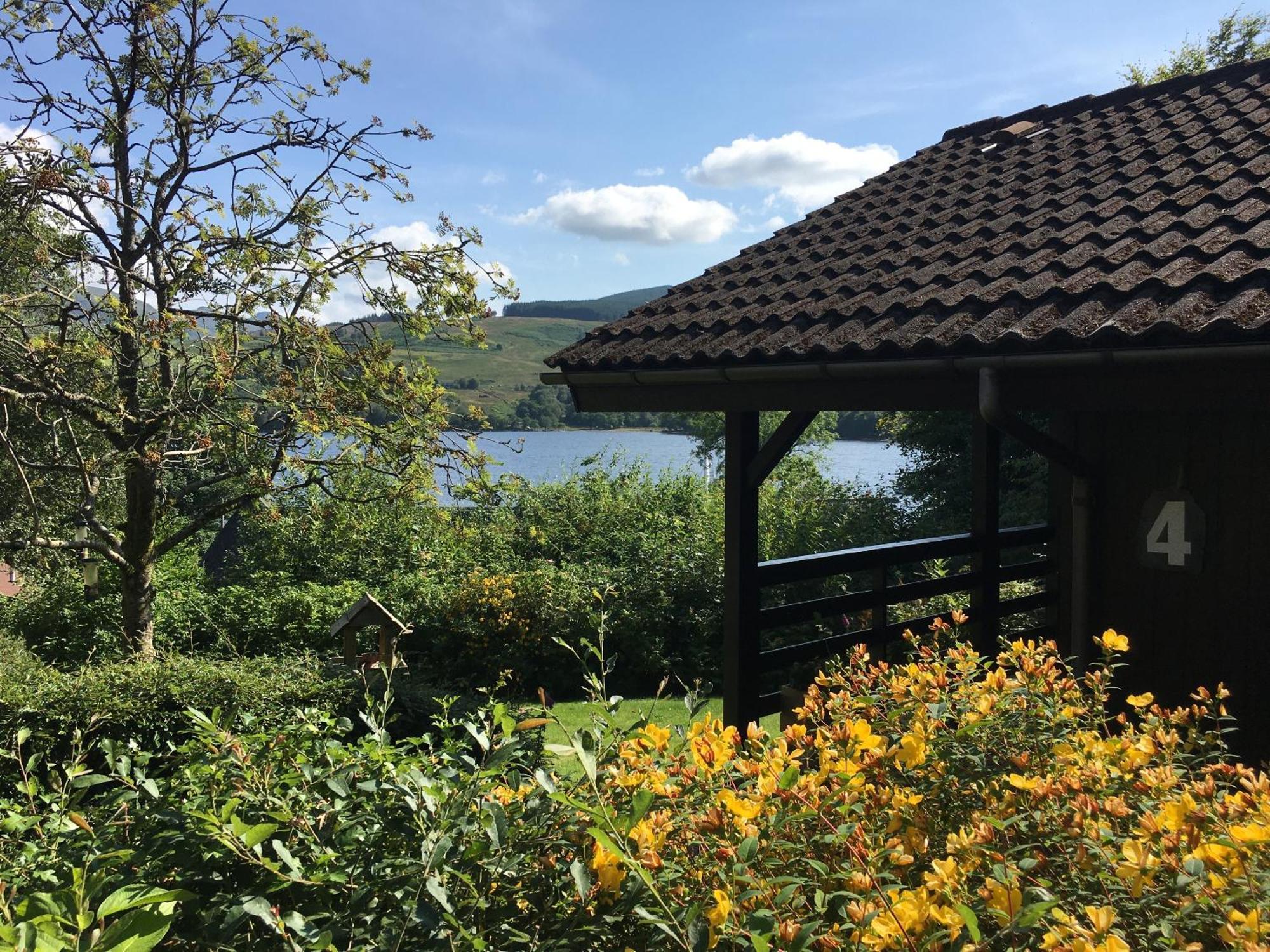 Cosy Modern Nordic W/ Loch View & Log Burner Lochearnhead