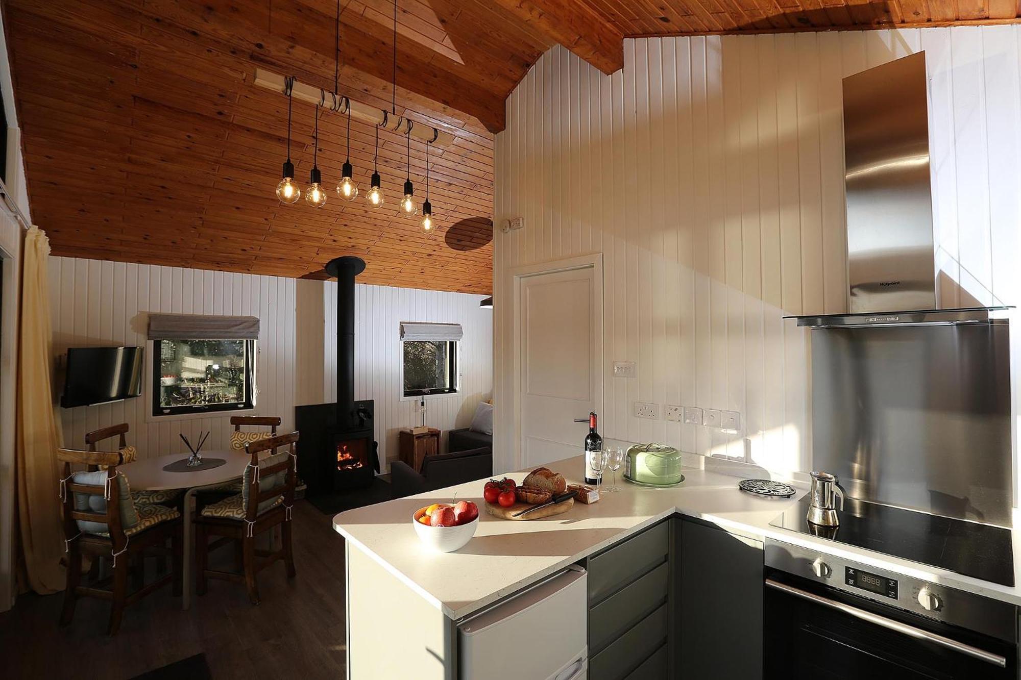 Cosy Modern Nordic W/ Loch View & Log Burner Holiday home