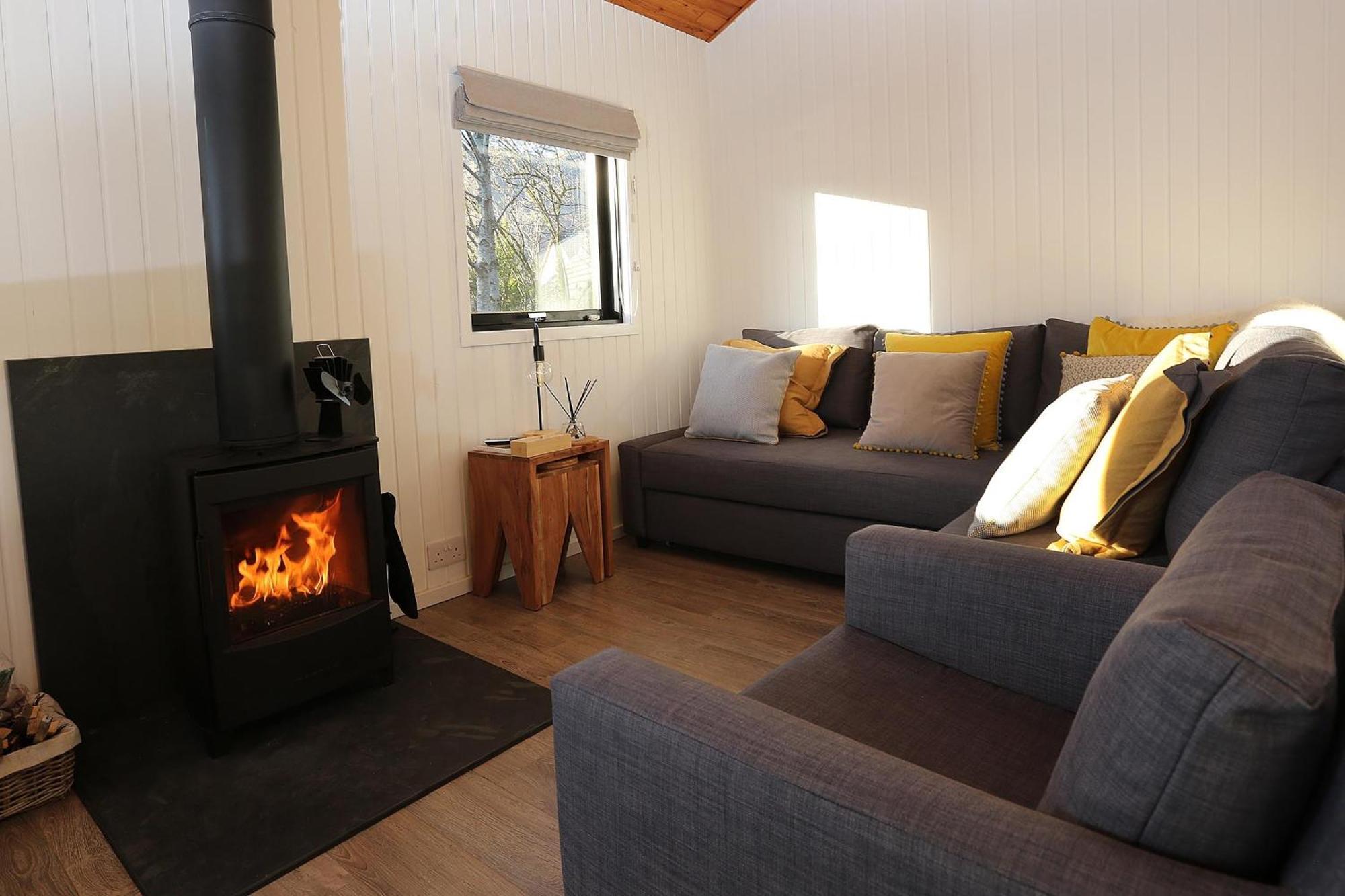 Cosy Modern Nordic W/ Loch View & Log Burner * Lochearnhead