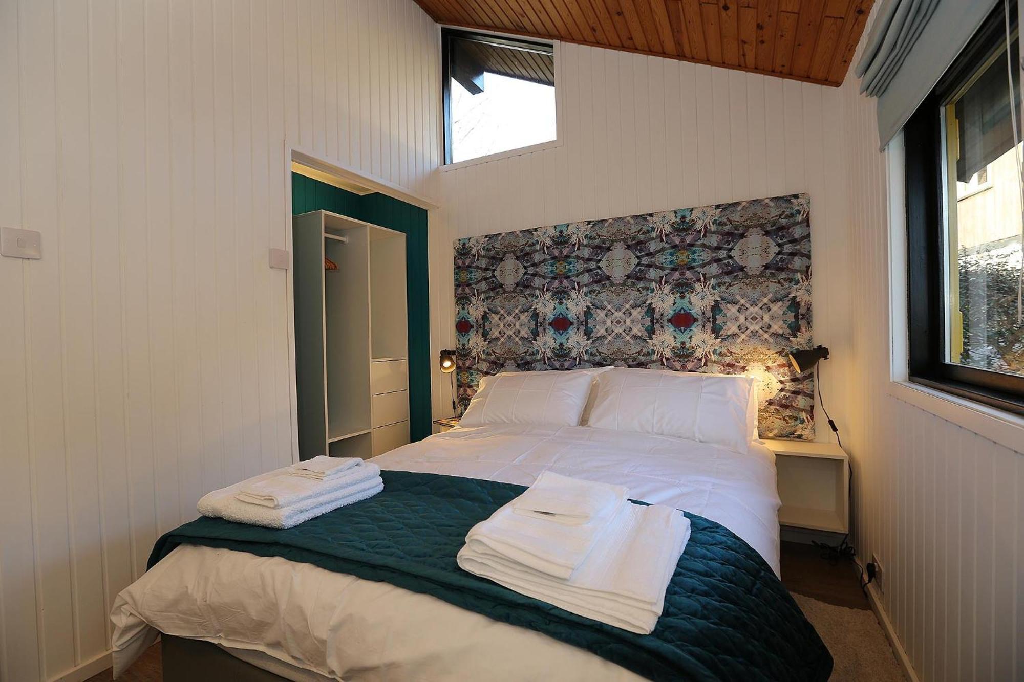 Cosy Modern Nordic W/ Loch View & Log Burner